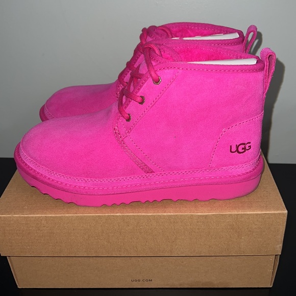 Pink Uggs 💕 - Picture 2 of 6